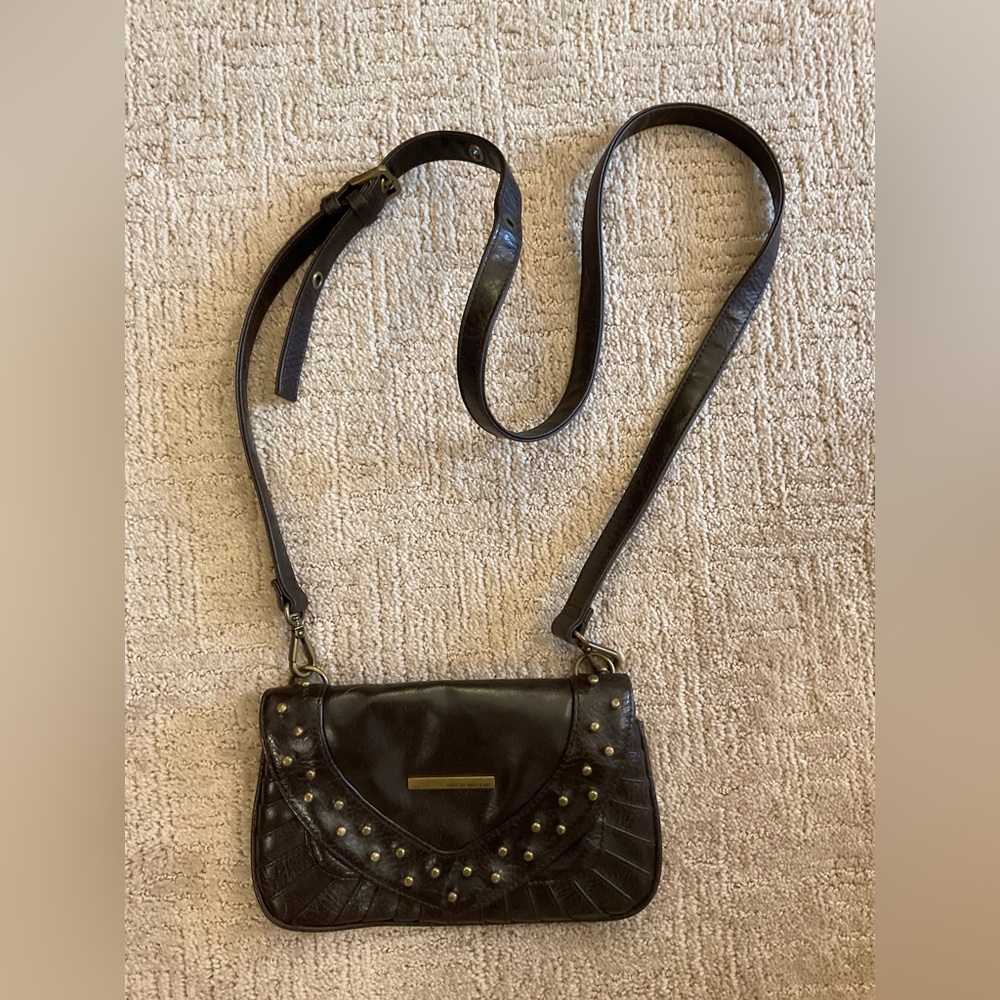 🤎⚡️ Matt & Nat Studded Brown Vegan Leather Crossbody Bag Purse Adj Strap EUC